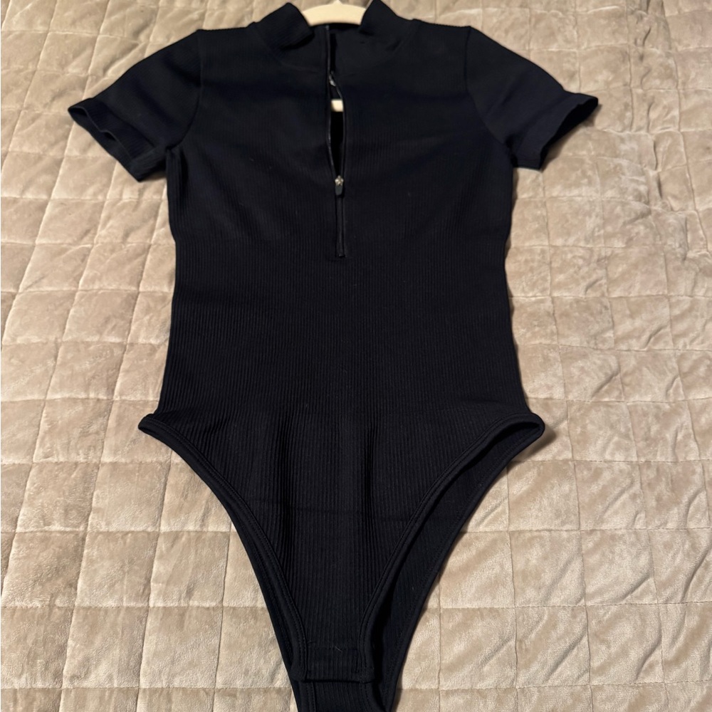 𝐍𝐖𝐎𝐓 OQQ Small Black Ribbed Half Zip 𝐁𝐨𝐝𝐲𝐬𝐮𝐢𝐭